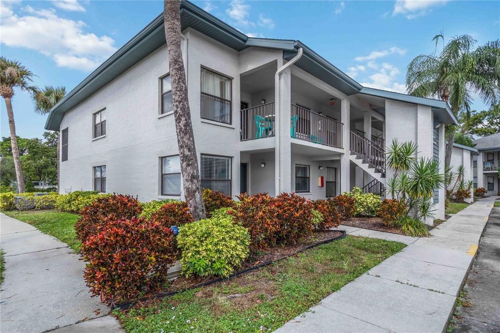 Image 3 of property listing at 4620 47TH AVENUE W 201, Bradenton, FL 34210