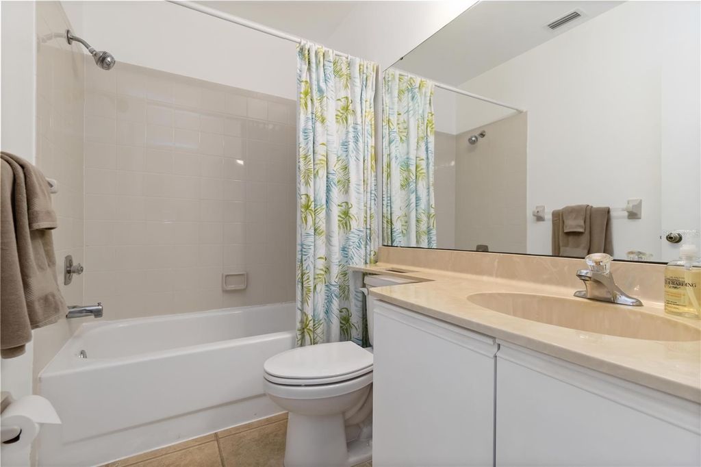 Image 26 of property listing at 4620 47TH AVENUE W 201, Bradenton, FL 34210