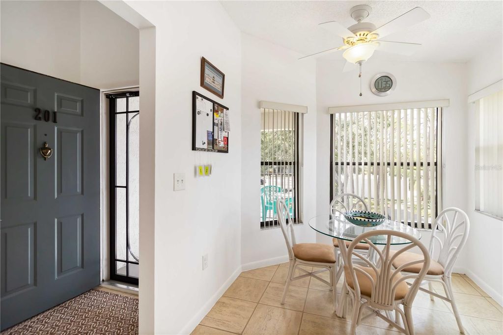 Image 6 of property listing at 4620 47TH AVENUE W 201, Bradenton, FL 34210