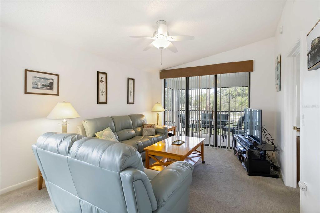 Image 7 of property listing at 4620 47TH AVENUE W 201, Bradenton, FL 34210