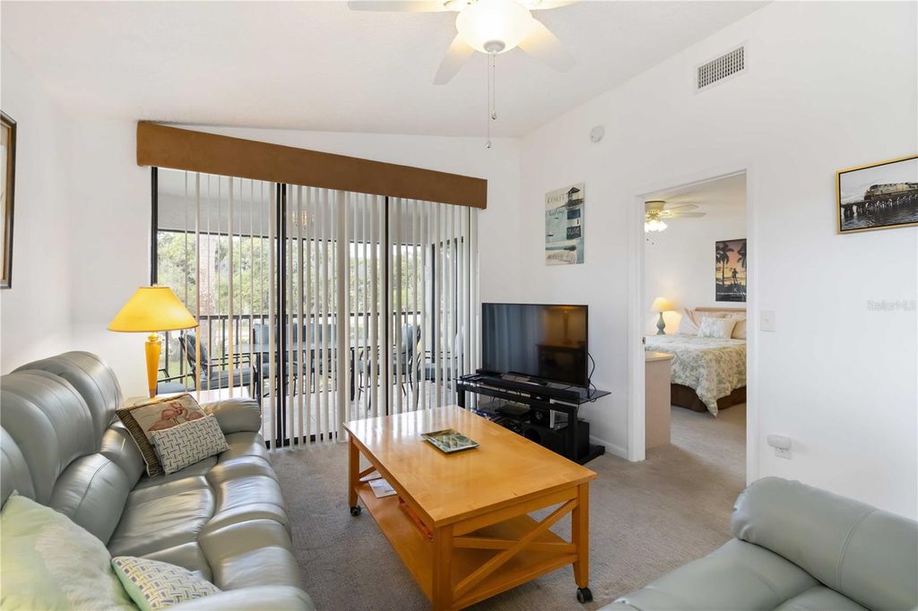 Image 8 of property listing at 4620 47TH AVENUE W 201, Bradenton, FL 34210