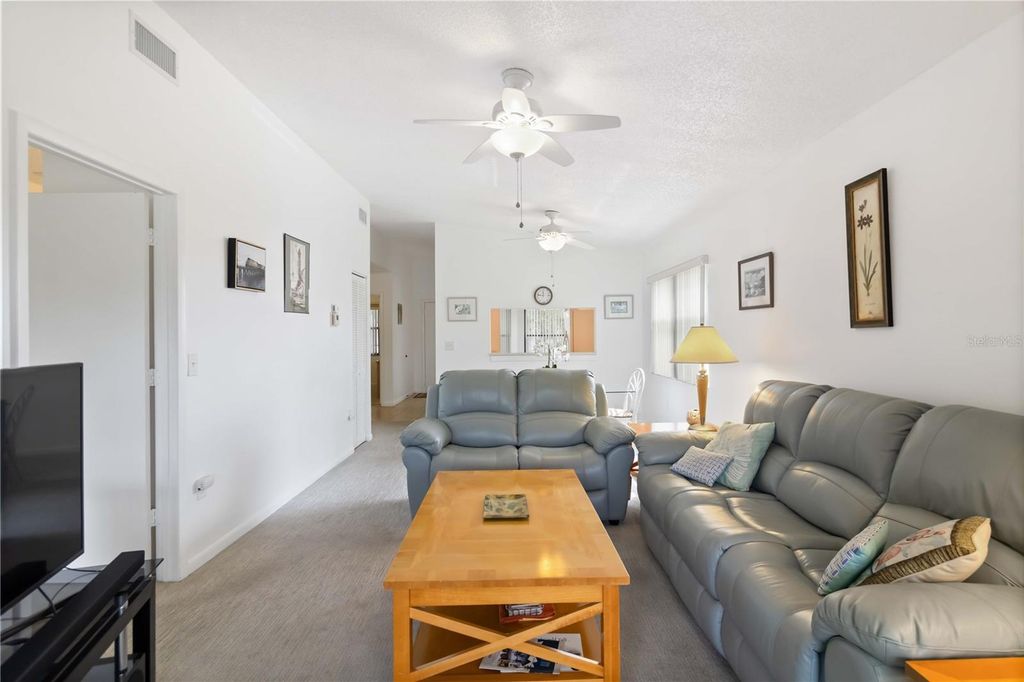 Image 9 of property listing at 4620 47TH AVENUE W 201, Bradenton, FL 34210