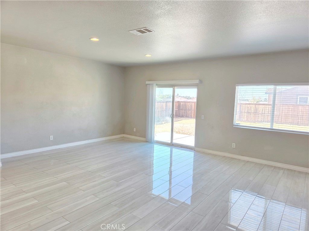 Image 10 of property listing at 15338 Baxter Street, Victorville, CA 92394