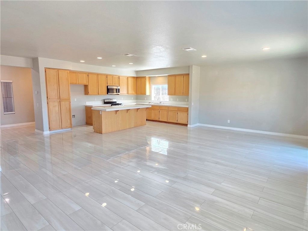 Image 13 of property listing at 15338 Baxter Street, Victorville, CA 92394