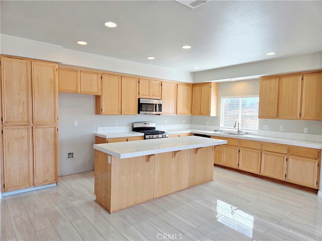 Image 14 of property listing at 15338 Baxter Street, Victorville, CA 92394