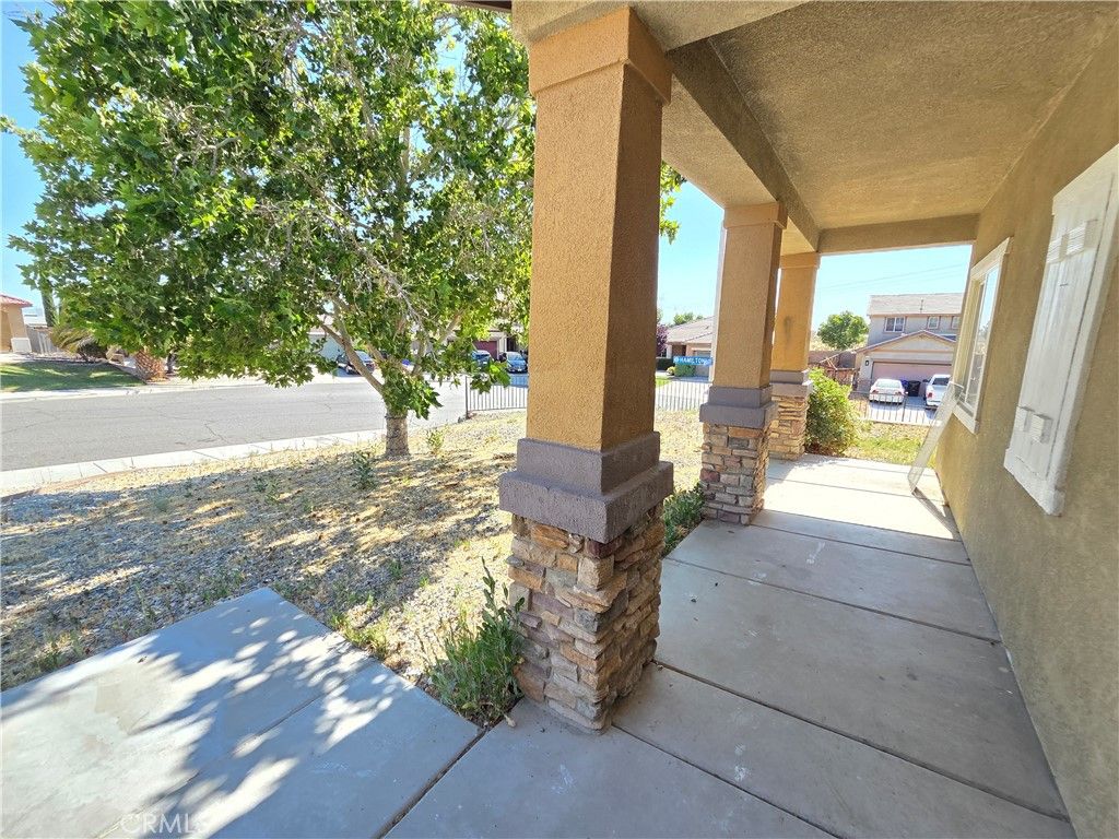 Image 4 of property listing at 15338 Baxter Street, Victorville, CA 92394