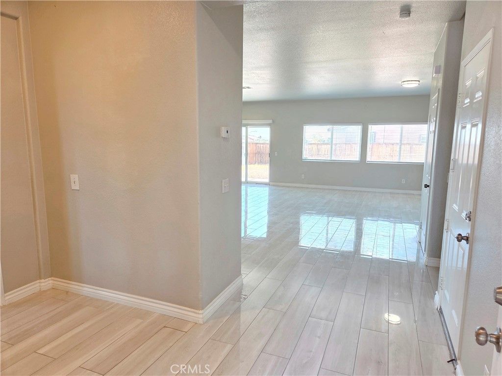 Image 5 of property listing at 15338 Baxter Street, Victorville, CA 92394