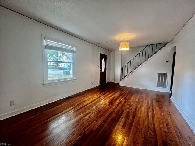 8121 Old Ocean View RD, Norfolk, VA 23518