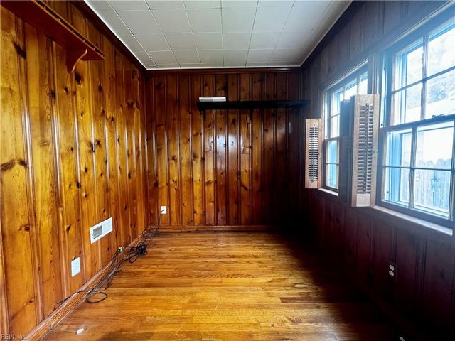 8121 Old Ocean View RD, Norfolk, VA 23518