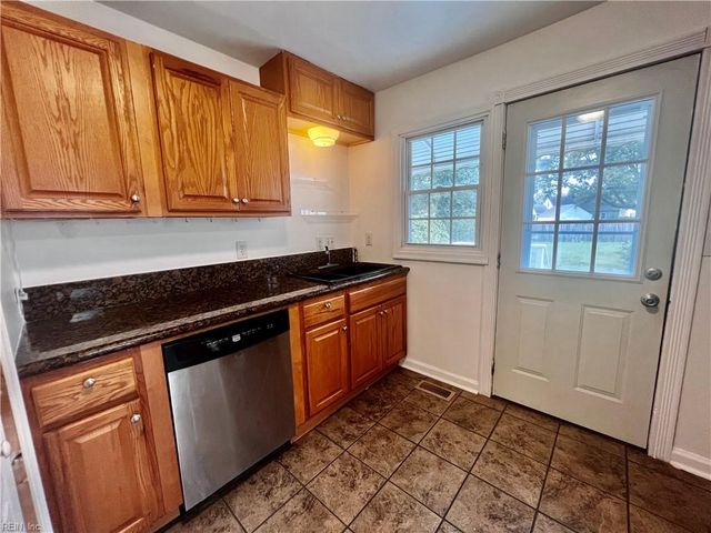 8121 Old Ocean View RD, Norfolk, VA 23518