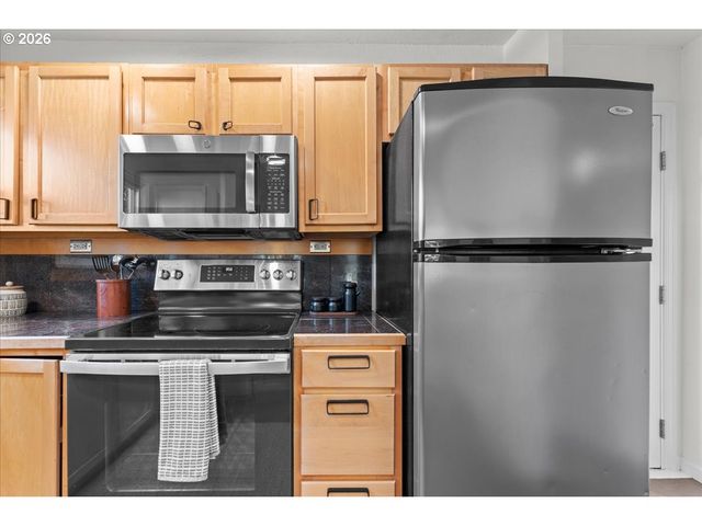 1766 Ne SARATOGA St, Portland, OR 97211