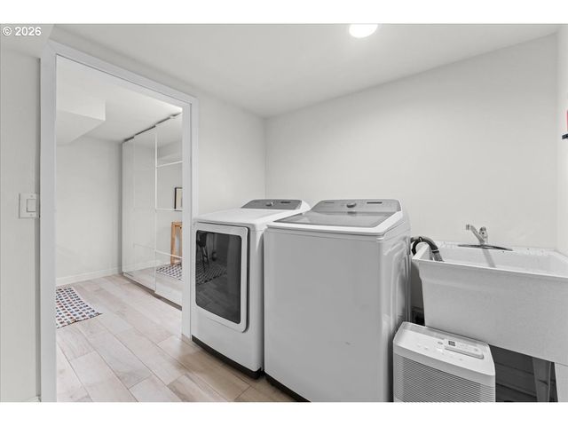 1766 Ne SARATOGA St, Portland, OR 97211