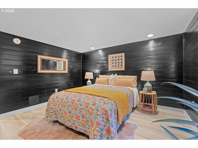 1766 Ne SARATOGA St, Portland, OR 97211