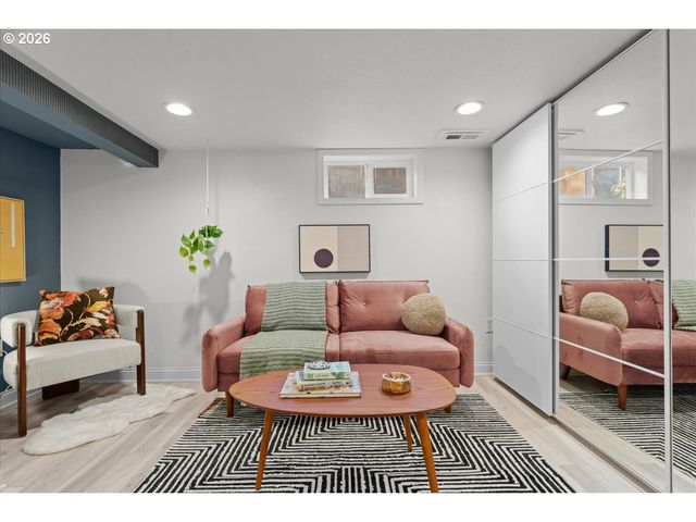 1766 Ne SARATOGA St, Portland, OR 97211