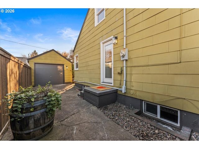 1766 Ne SARATOGA St, Portland, OR 97211