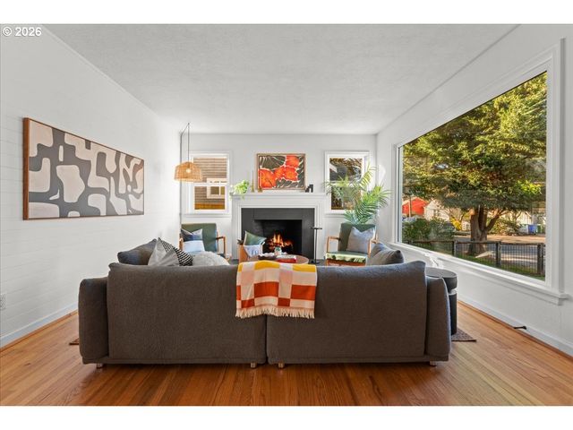 1766 Ne SARATOGA St, Portland, OR 97211