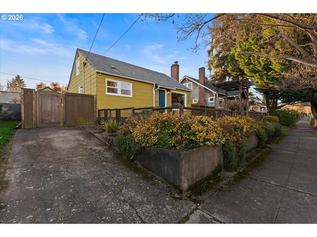 1766 Ne SARATOGA St, Portland, OR 97211