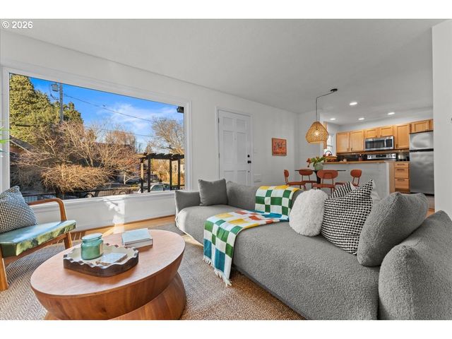 1766 Ne SARATOGA St, Portland, OR 97211