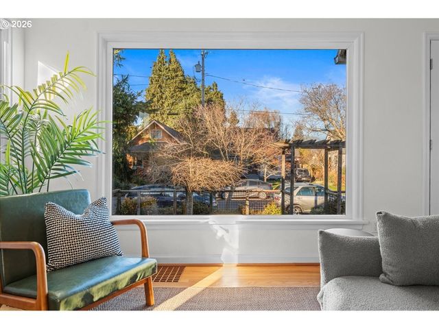 1766 Ne SARATOGA St, Portland, OR 97211