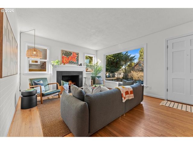 1766 Ne SARATOGA St, Portland, OR 97211