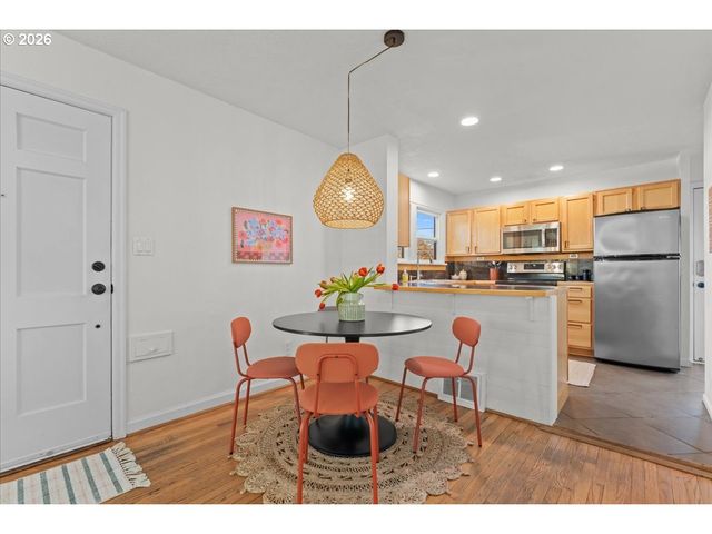 1766 Ne SARATOGA St, Portland, OR 97211