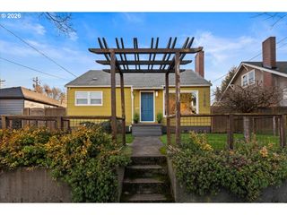 1766 Ne SARATOGA St, Portland, OR 97211