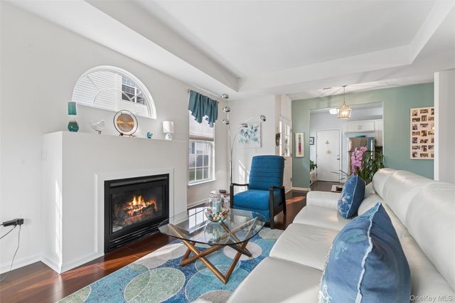 17 Constantine Way, Mount Sinai, NY 11766