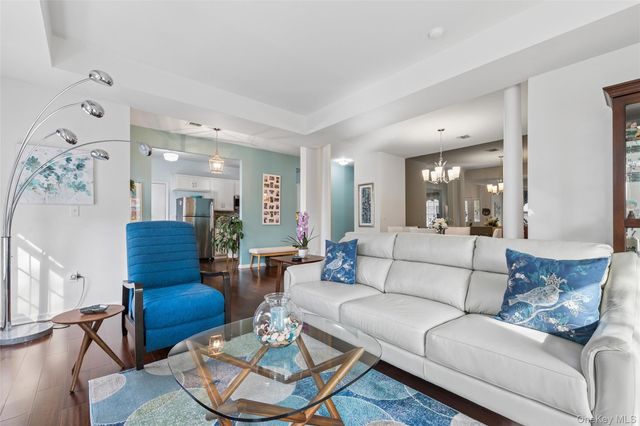 17 Constantine Way, Mount Sinai, NY 11766