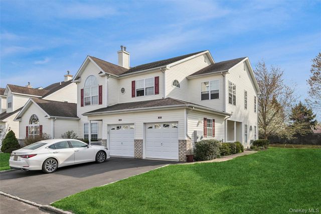 17 Constantine Way, Mount Sinai, NY 11766