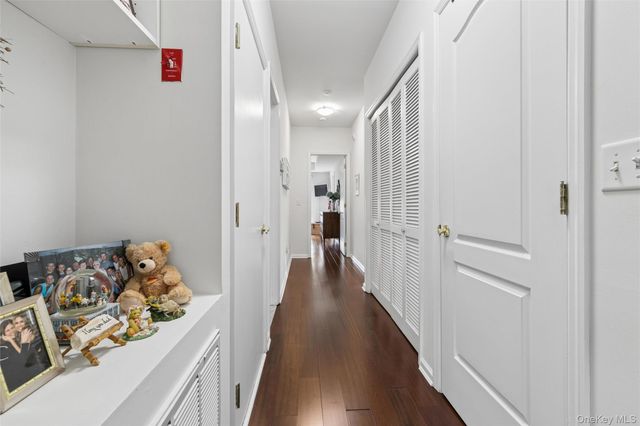 17 Constantine Way, Mount Sinai, NY 11766