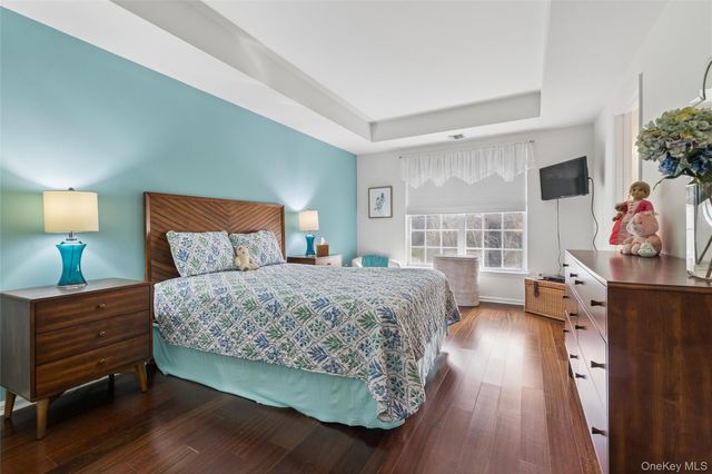 17 Constantine Way, Mount Sinai, NY 11766