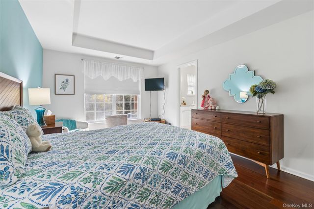 17 Constantine Way, Mount Sinai, NY 11766