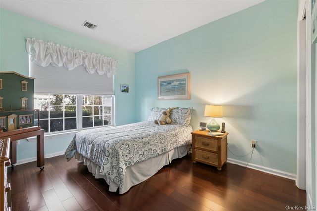 17 Constantine Way, Mount Sinai, NY 11766