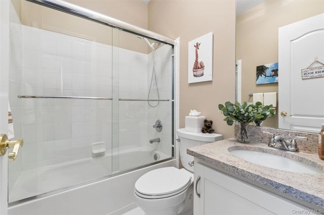 17 Constantine Way, Mount Sinai, NY 11766