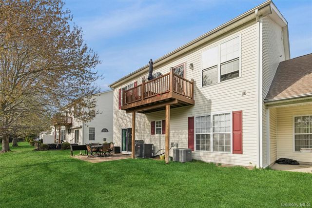 17 Constantine Way, Mount Sinai, NY 11766