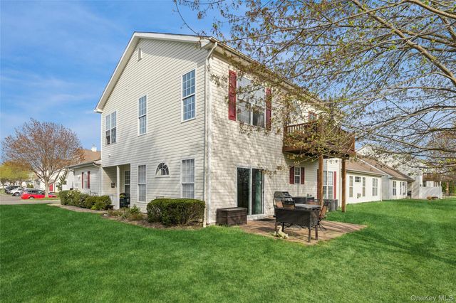 17 Constantine Way, Mount Sinai, NY 11766