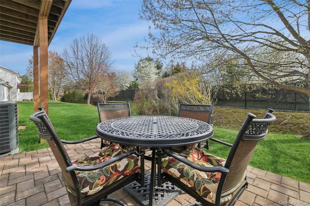 17 Constantine Way, Mount Sinai, NY 11766