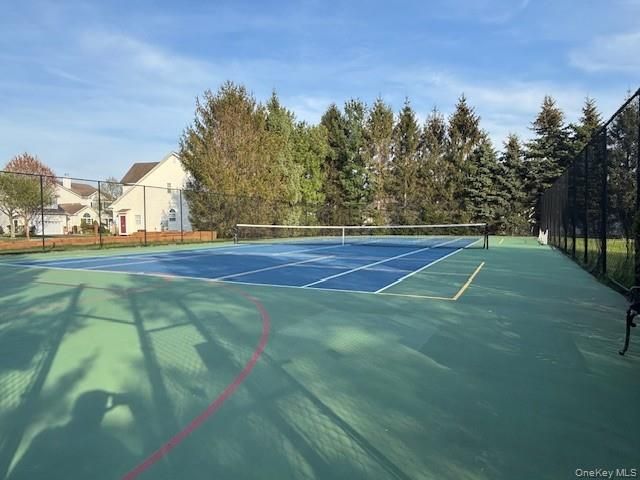 17 Constantine Way, Mount Sinai, NY 11766