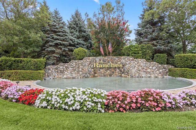 17 Constantine Way, Mount Sinai, NY 11766