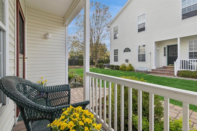 17 Constantine Way, Mount Sinai, NY 11766