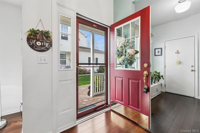 17 Constantine Way, Mount Sinai, NY 11766