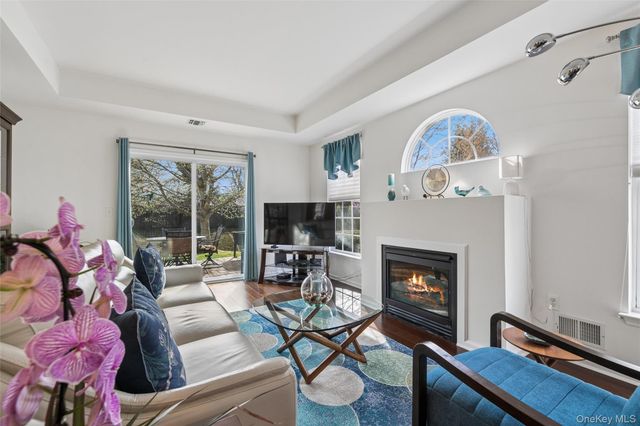 17 Constantine Way, Mount Sinai, NY 11766