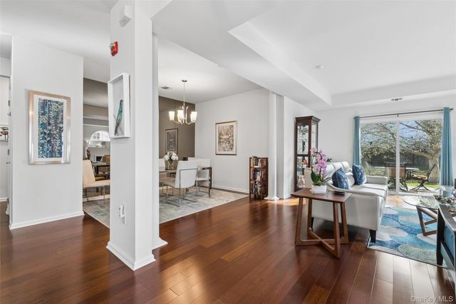 17 Constantine Way, Mount Sinai, NY 11766