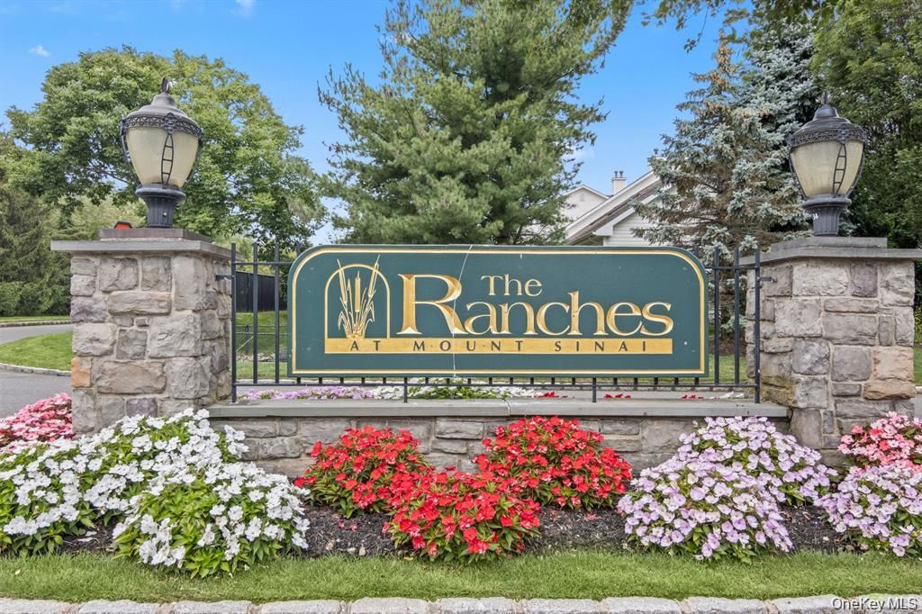 17 Constantine Way, Mount Sinai, NY 11766