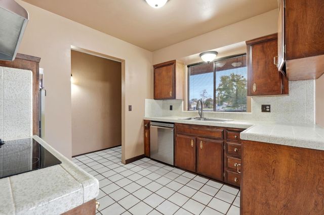 1721 Beverly Avenue, Clovis, CA 93611