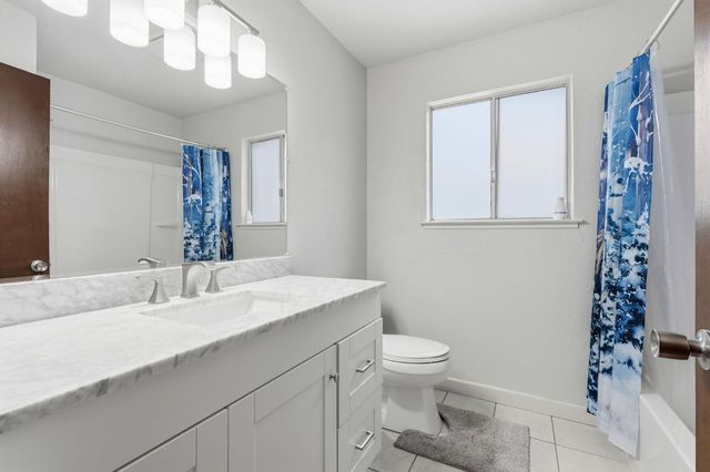 1721 Beverly Avenue, Clovis, CA 93611