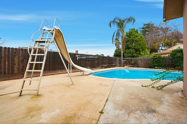 1721 Beverly Avenue, Clovis, CA 93611