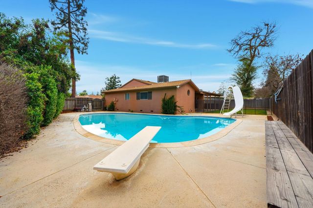 1721 Beverly Avenue, Clovis, CA 93611