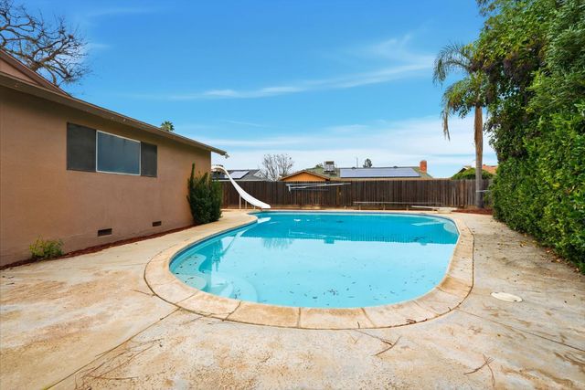 1721 Beverly Avenue, Clovis, CA 93611