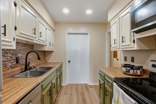 1020 Heritage Dr, Madison, TN 37115
